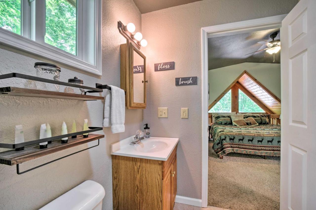 Cozy Whittier Cabin And Yard And Hot Tub, Pets Welcome Екстериор снимка
