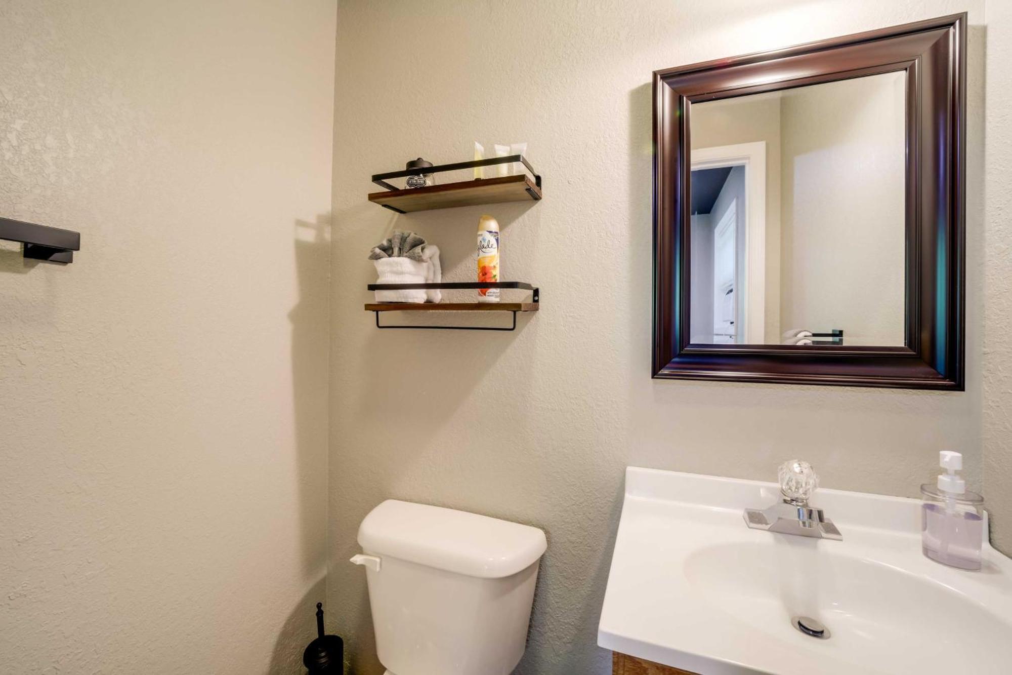 Cozy Whittier Cabin And Yard And Hot Tub, Pets Welcome Екстериор снимка