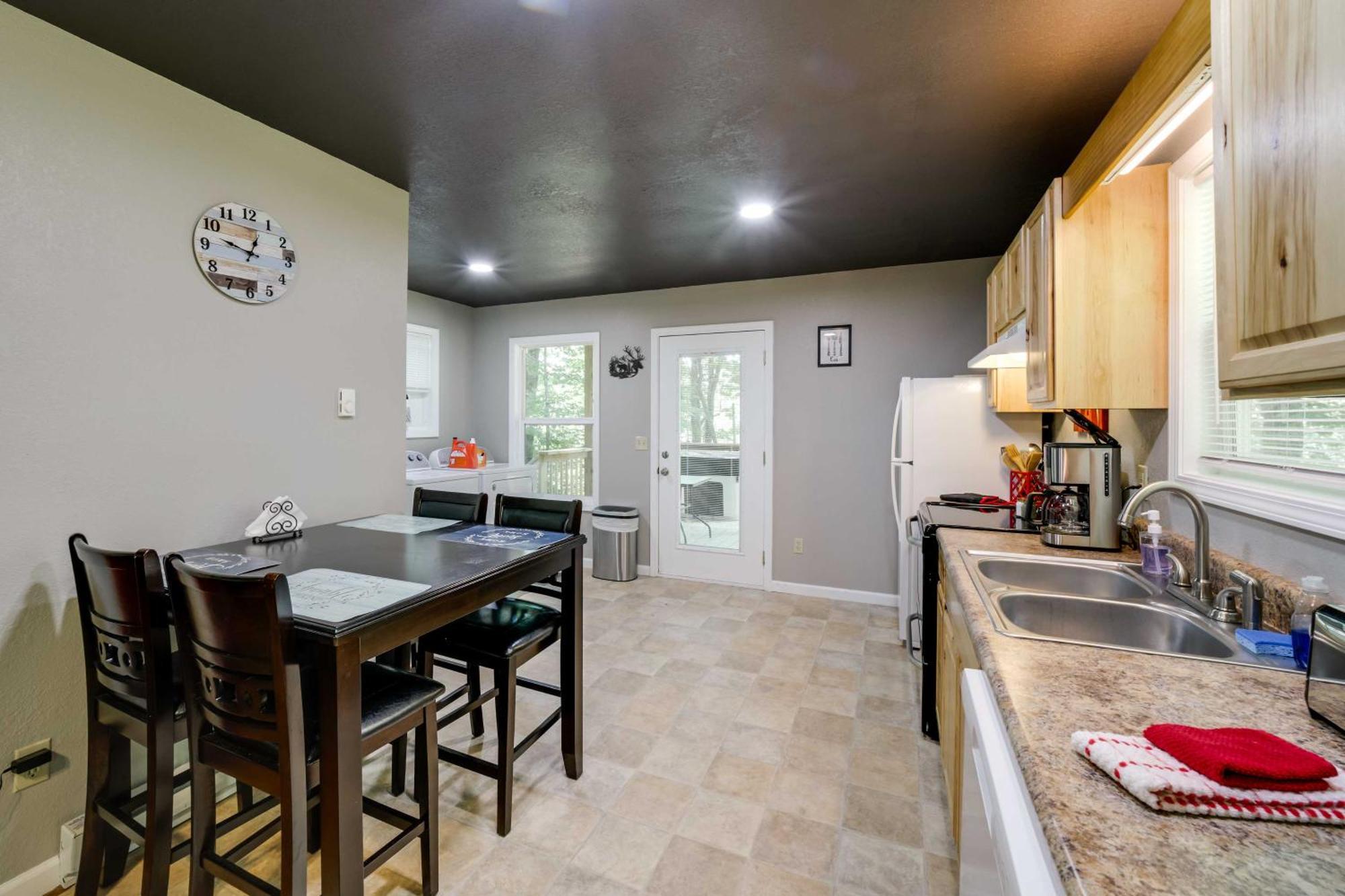 Cozy Whittier Cabin And Yard And Hot Tub, Pets Welcome Екстериор снимка