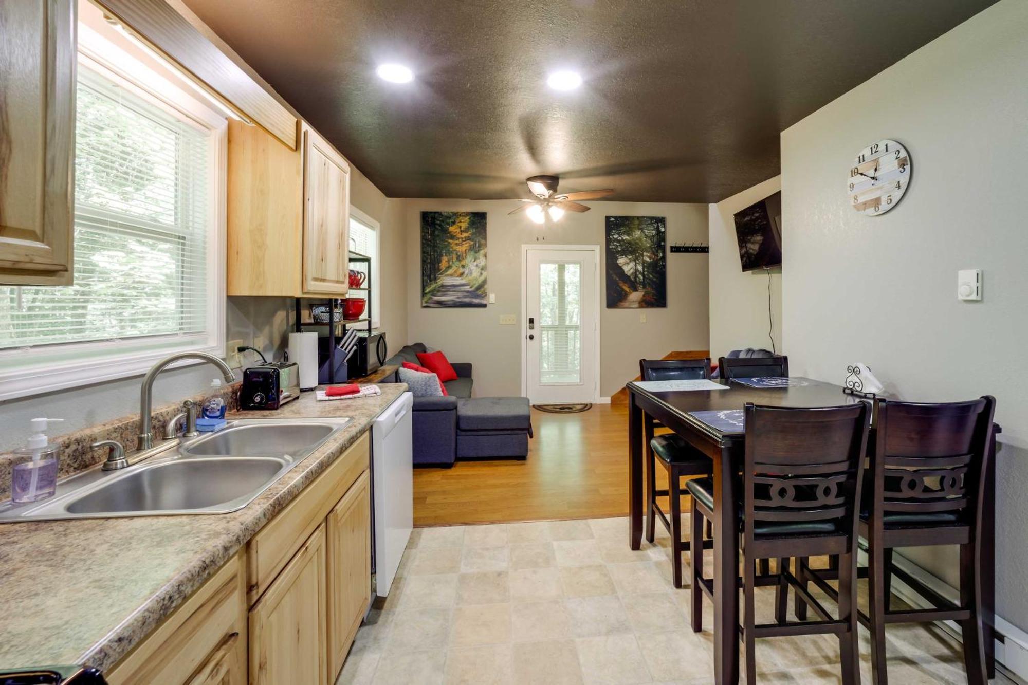 Cozy Whittier Cabin And Yard And Hot Tub, Pets Welcome Екстериор снимка