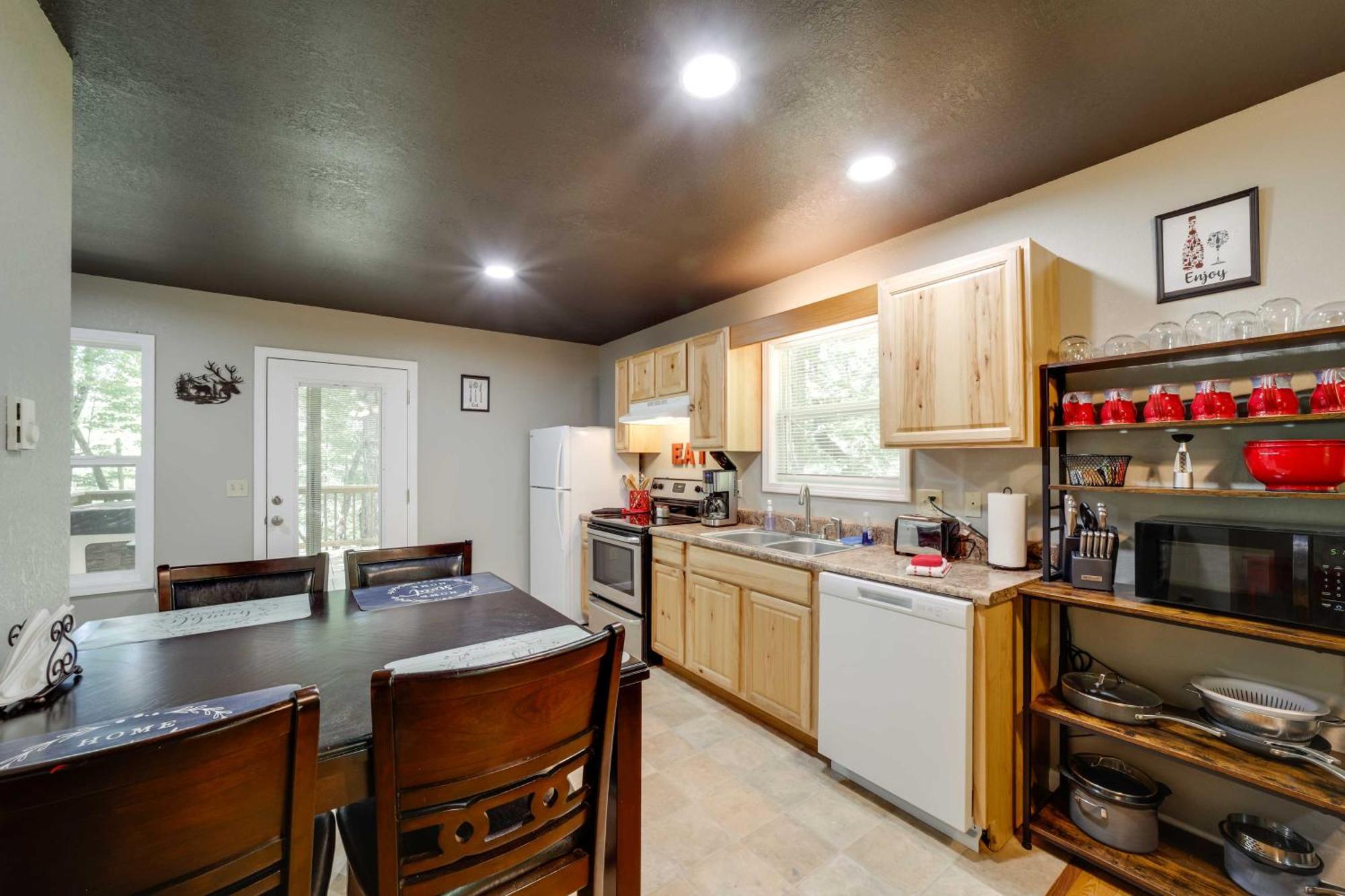 Cozy Whittier Cabin And Yard And Hot Tub, Pets Welcome Екстериор снимка